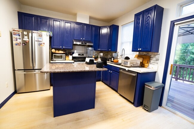 Building Photo - 8538 Towne Manor Ct