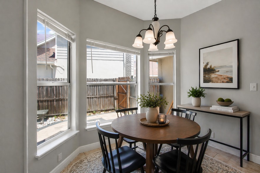 Building Photo - 2384 Roanoke Ct