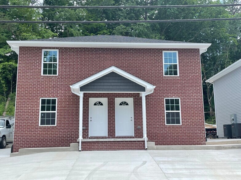 Building Photo - 1011 W 5th St