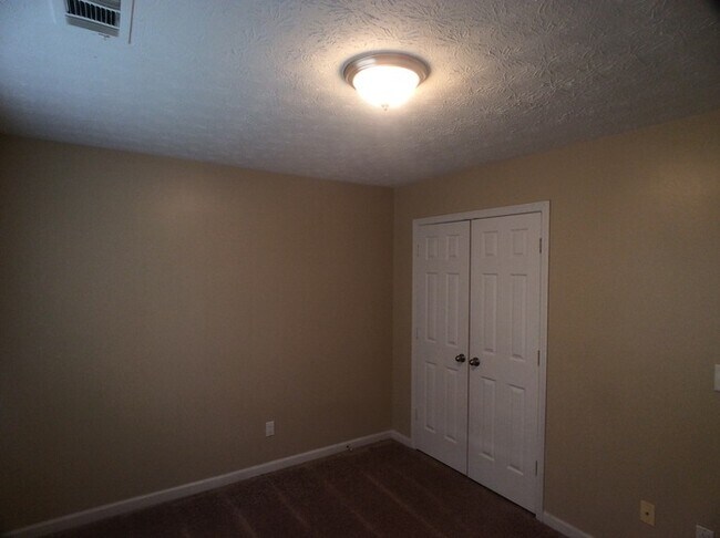 Building Photo - Very Nice 3 Bedroom Home located in Jackson!