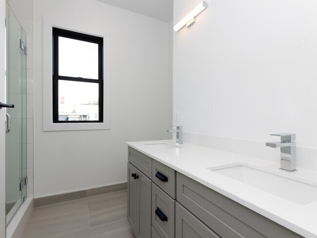 Building Photo - 625 Dorchester Ave