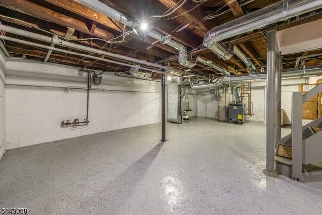 Building Photo - 276 Bay Ave