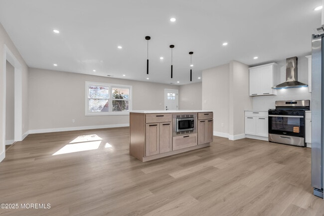 Building Photo - 170 Station Rd