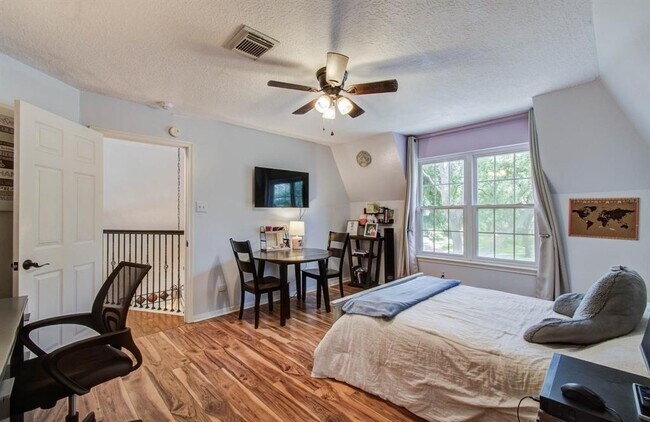 Building Photo - 11311 Chevy Chase Dr