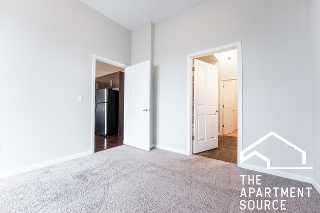 Building Photo - 1464 S Michigan Ave