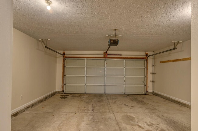 Building Photo - 632 Vonbryan Trace