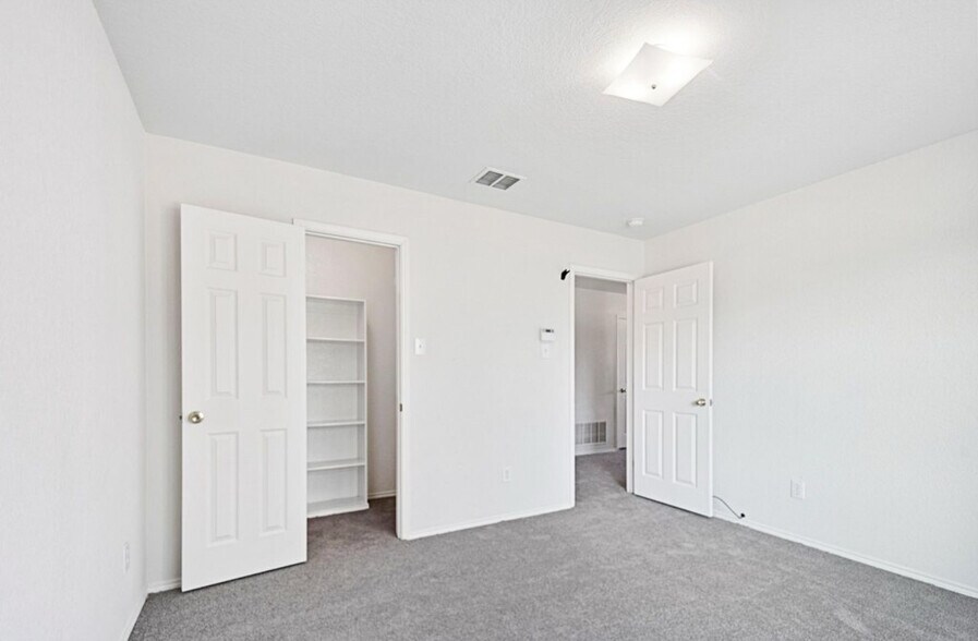 Building Photo - 11705 Pinyon Pine Dr
