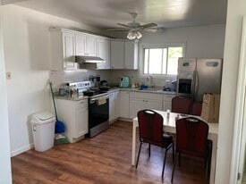 Building Photo - 140 Presidents Ln