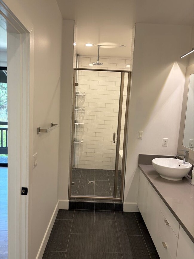 Building Photo - Luxury 3+3 Townhome in prestigious Crescen...