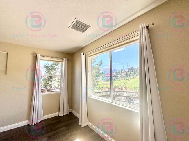 Building Photo - 3 Bedroom 2.5 Bathroom Home in Somersett with Resort Style Living and gold course views