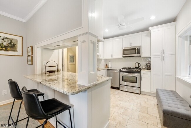 Building Photo - 85 Carteret St
