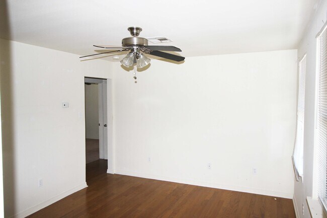 Building Photo - 8304 Palm St