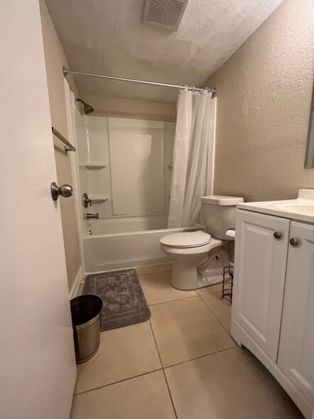 Building Photo - 5221 Bayshore Blvd