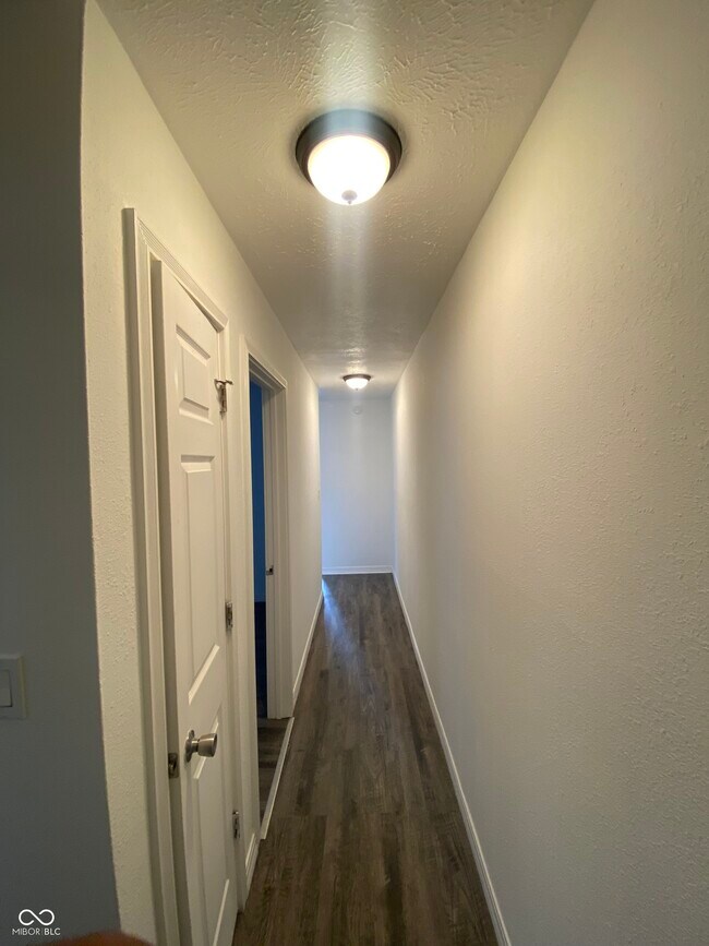 Building Photo - 621 N Oxford St