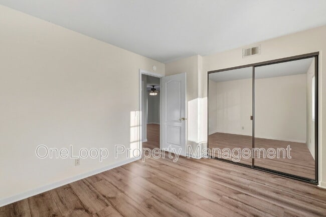 Building Photo - 493 Summerhill View