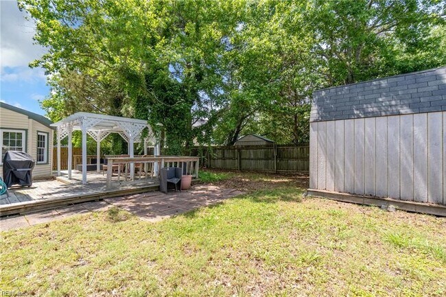 Building Photo - 1805 Monet Ct