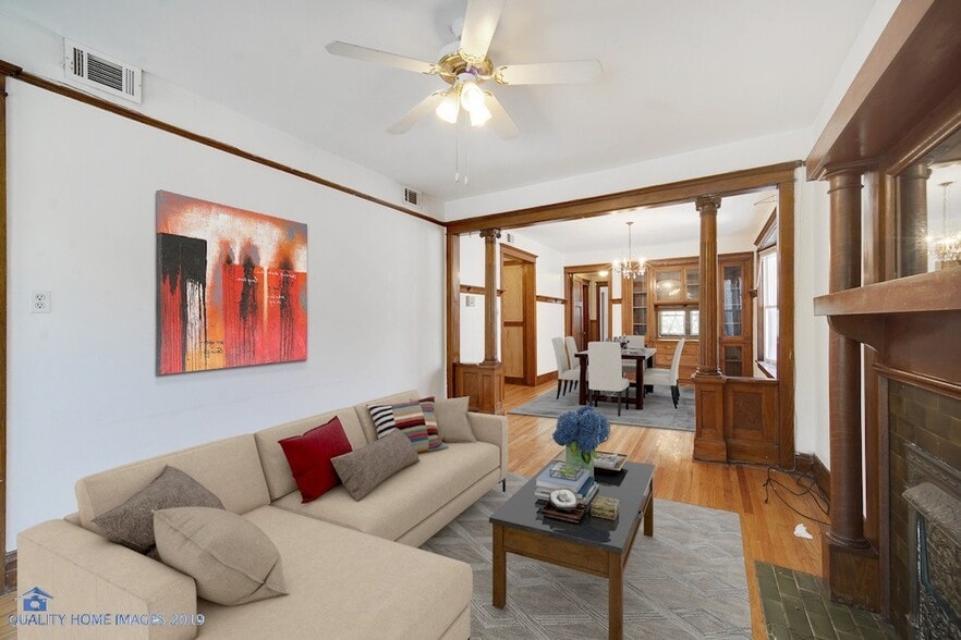 Building Photo - 2774 N Kenmore Ave