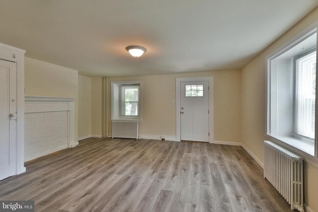 Building Photo - 422 Willow Grove Ave