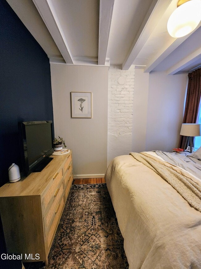 Building Photo - 11 Ingersoll Ave