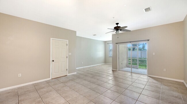 Building Photo - 3499 Parkridge Cir