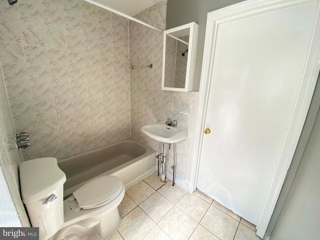 Building Photo - 408 E Roosevelt Blvd