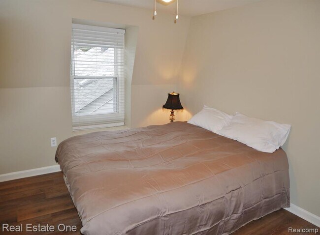 Building Photo - 2298 Browning St