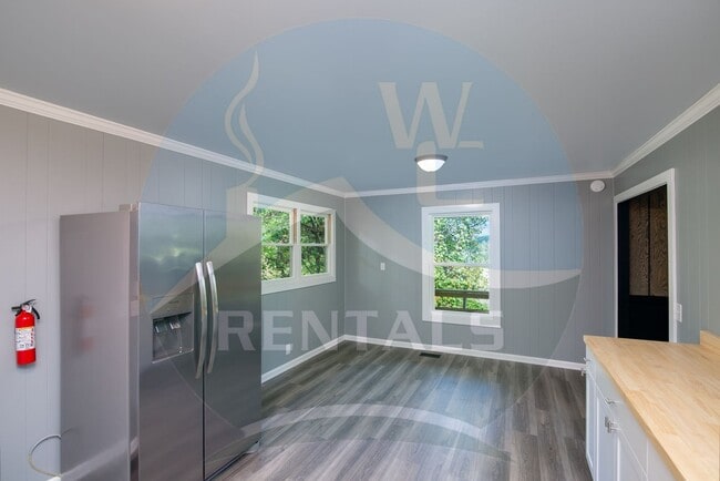 Building Photo - Beautifully remodeled 4 bedroom 2 bath hom...
