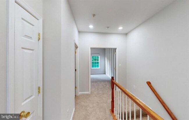 Building Photo - 110 Riverwatch Dr