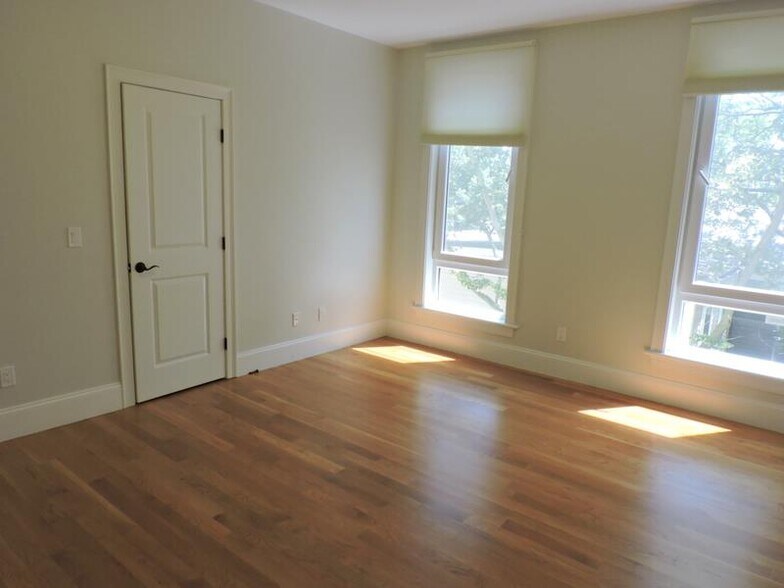 Building Photo - 168 Hampshire St