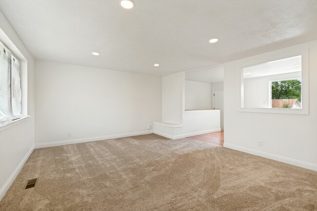 Building Photo - 5643 4015 W