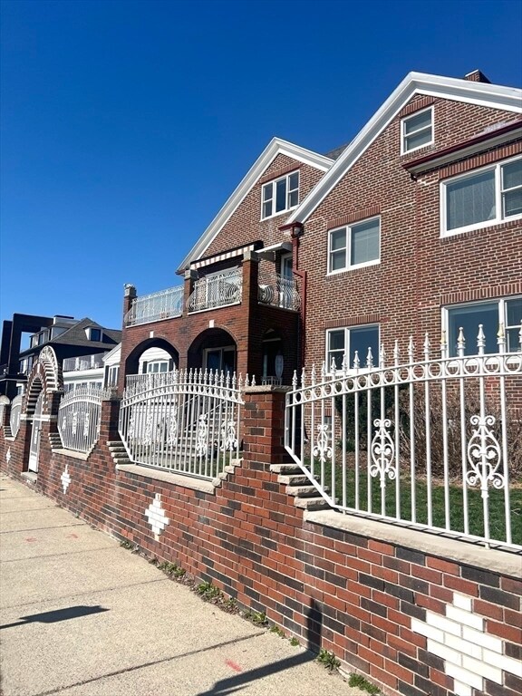 Building Photo - 77 Lynn Shore Dr