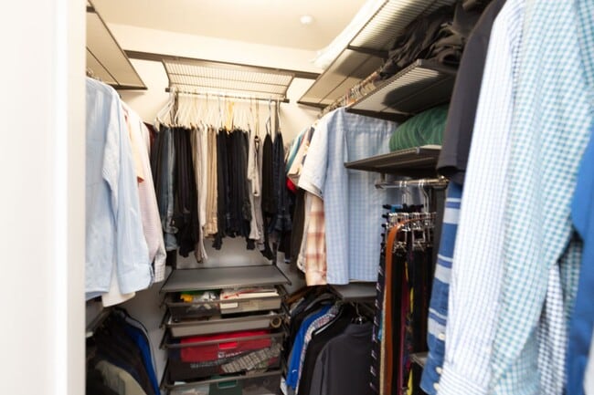 Building Photo - 3 Bedroom Townhome in the Escala Community of Mission Valley