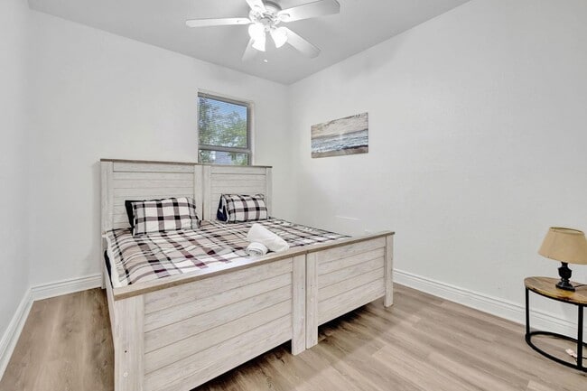 Building Photo - 1816 SW 21st St