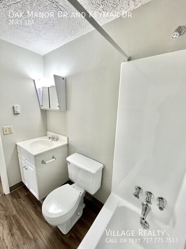 Building Photo - 221 Oak Manor Dr