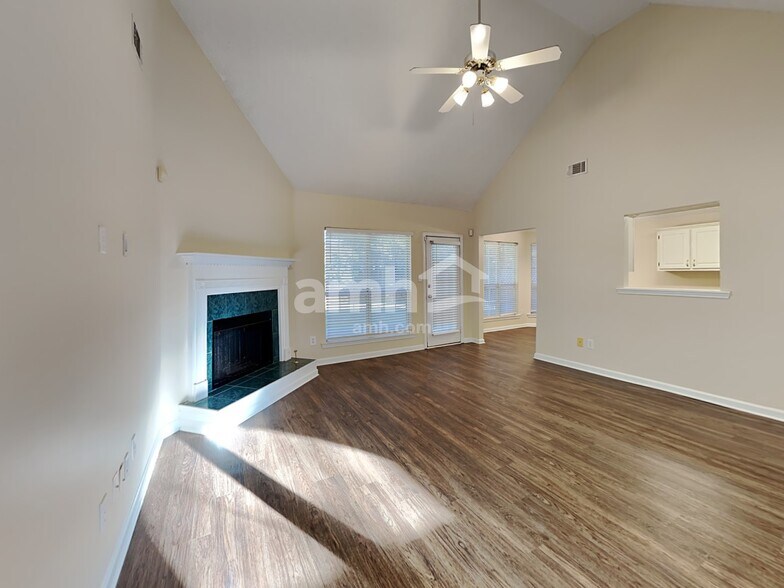 Building Photo - 515 Chaseridge Dr