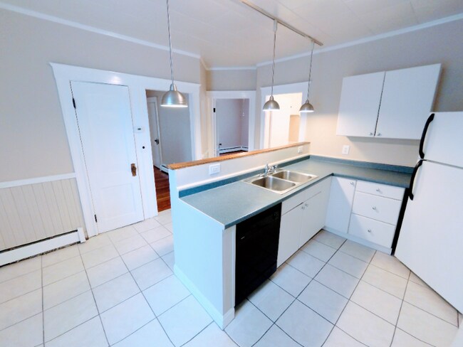 Building Photo - 862-864-864 Riverside Dr