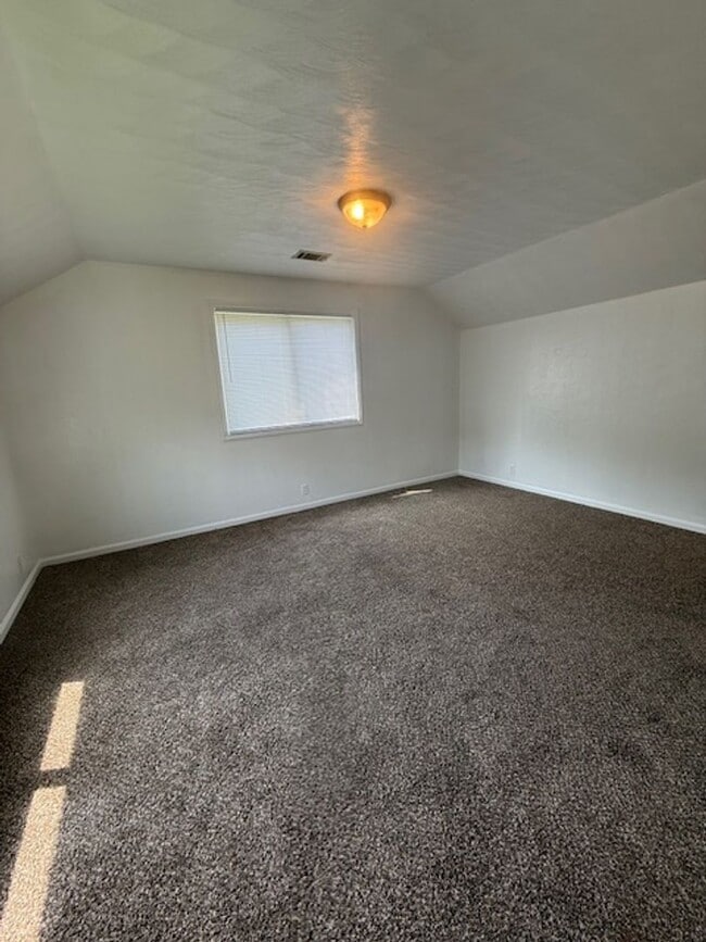 Building Photo - 3 Bedroom / 2 Bathroom House in Peoria