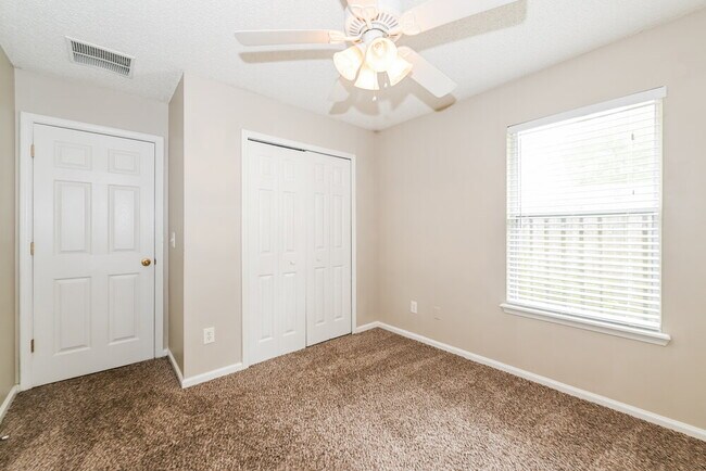 Building Photo - 1937 Longneedle Lane