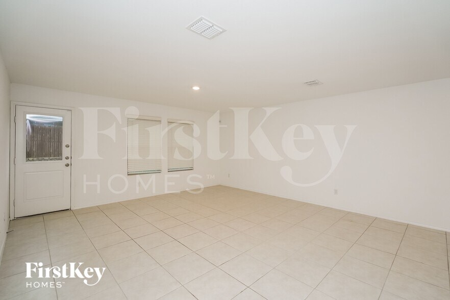 Building Photo - 14841 Firerock Rd