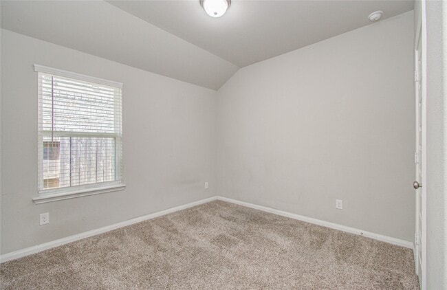 Building Photo - 2815 Dry Creek Dr