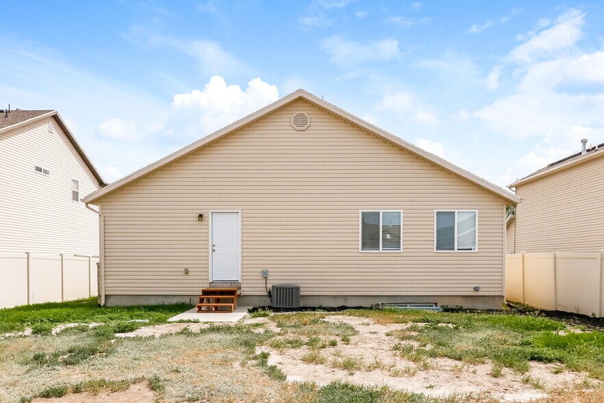 Building Photo - 1763 E Independence Way