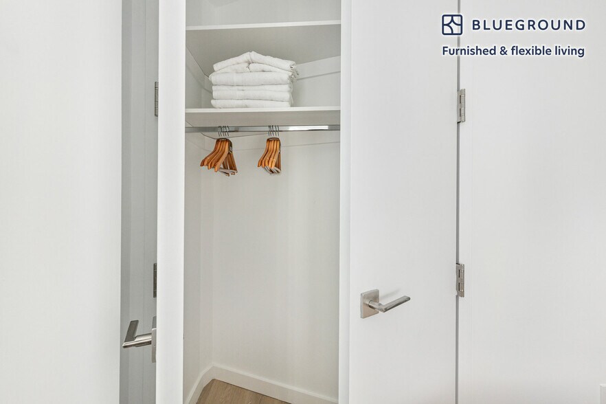 Building Photo - 150 Lawrence St