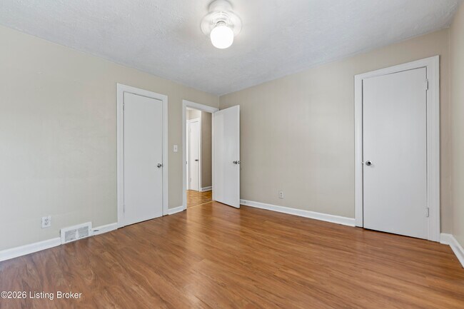 Building Photo - 725 S 16th St
