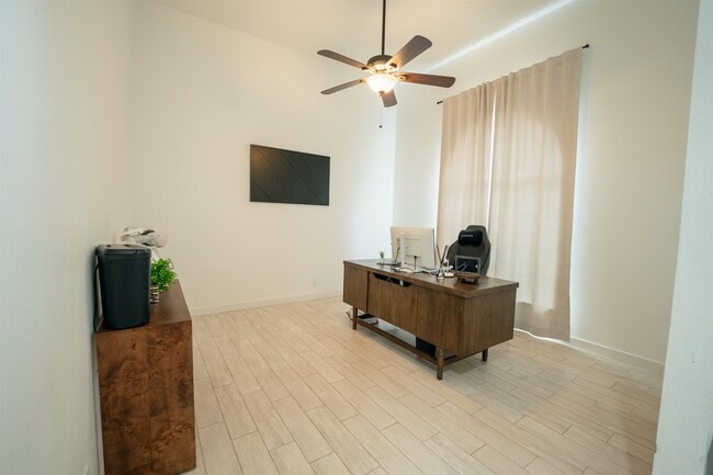 Building Photo - 1502 White Tail Ln