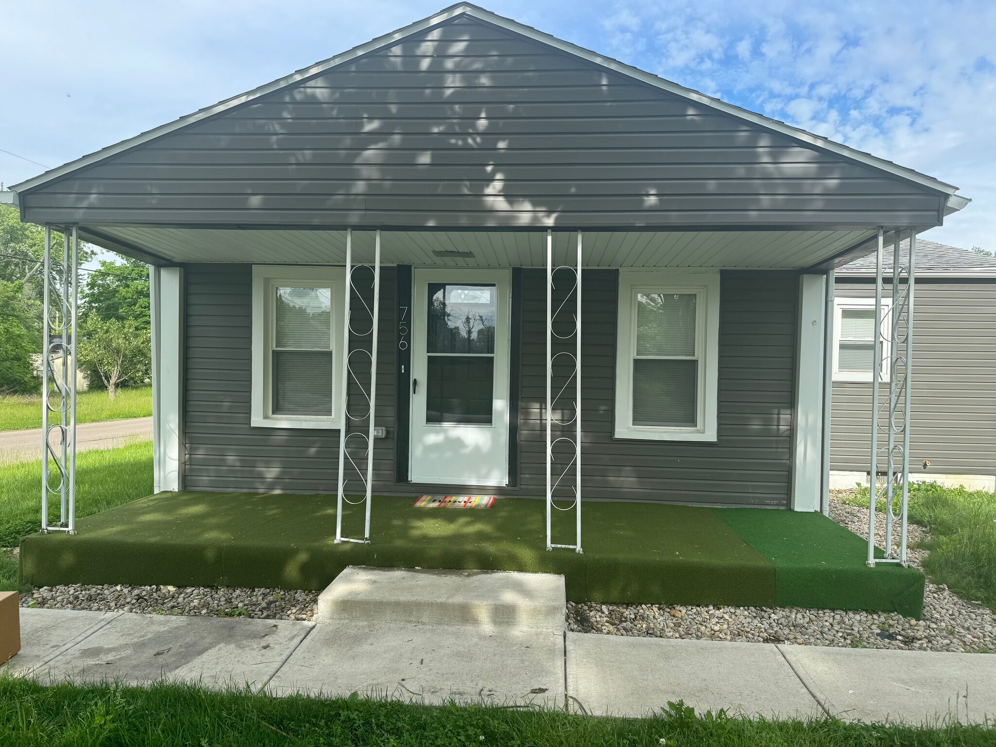Quaint home with friendly neighbors huge backyard - 756 Tyson Ave
