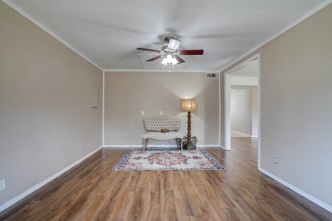 Building Photo - 1906 N Chambers Ter