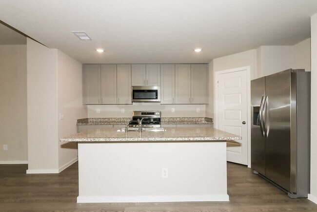 Building Photo - 17335 Ridge Dr