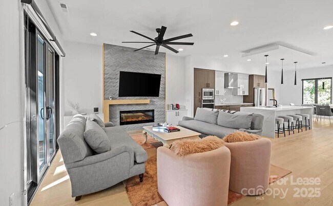 Building Photo - 2712 N Davidson St