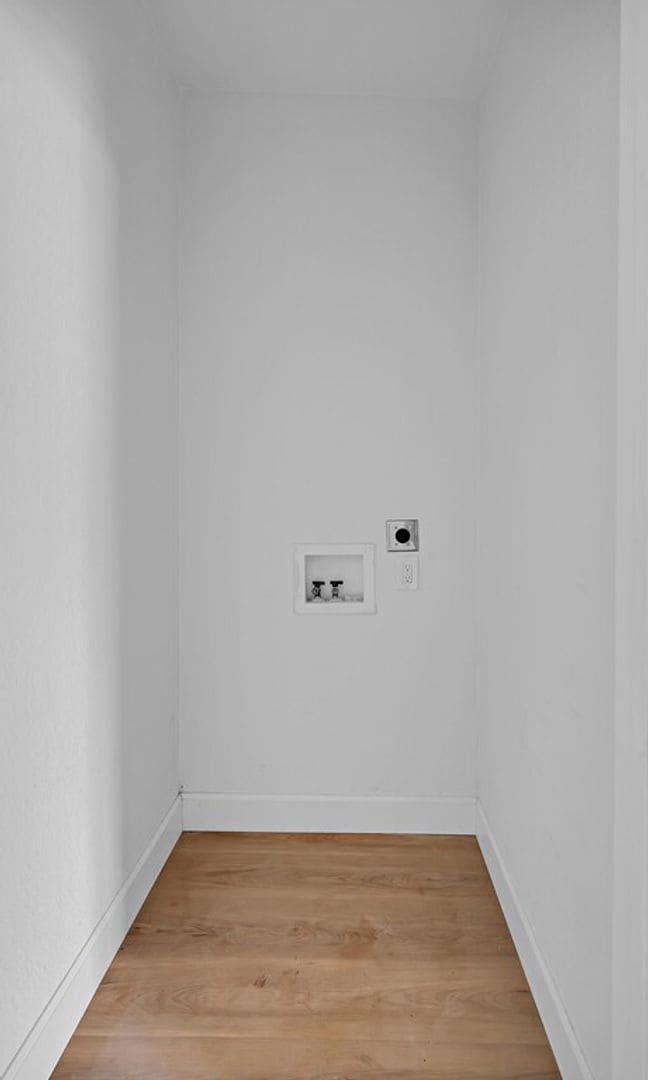 Building Photo - Well-maintained 4BD/2BA - Available in May!