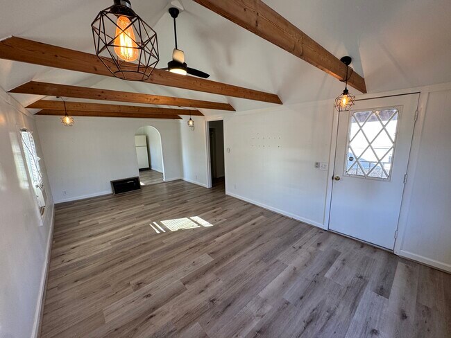 Building Photo - 312 Peach Ave
